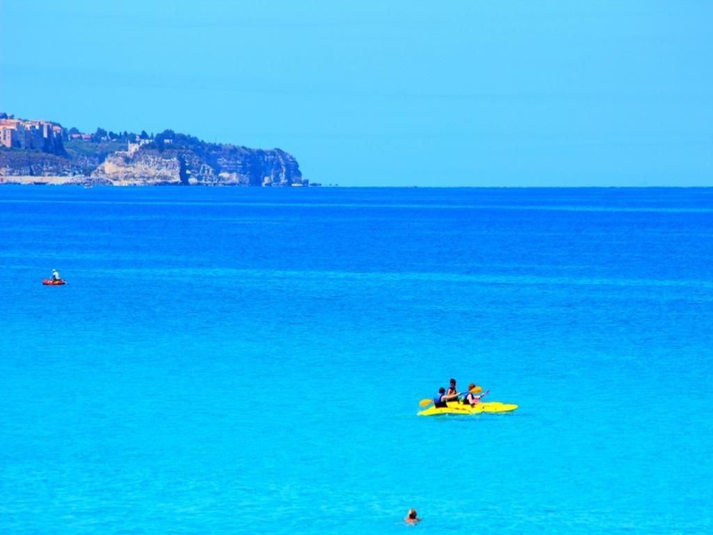 Blu Tropical Resort แซมโบรเน ภายนอก รูปภาพ