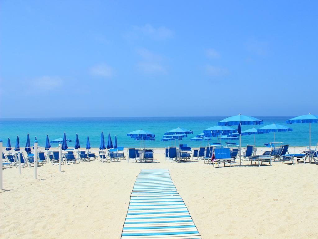 Blu Tropical Resort แซมโบรเน ภายนอก รูปภาพ