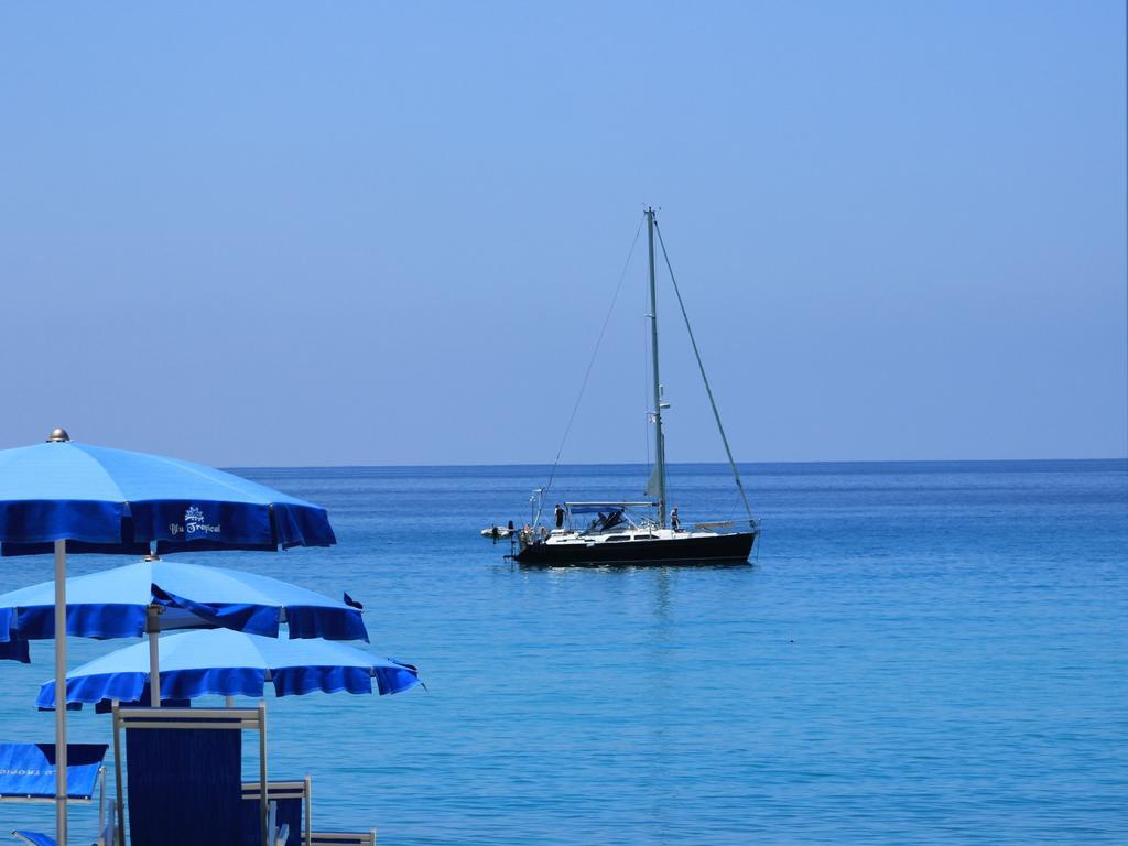 Blu Tropical Resort แซมโบรเน ภายนอก รูปภาพ