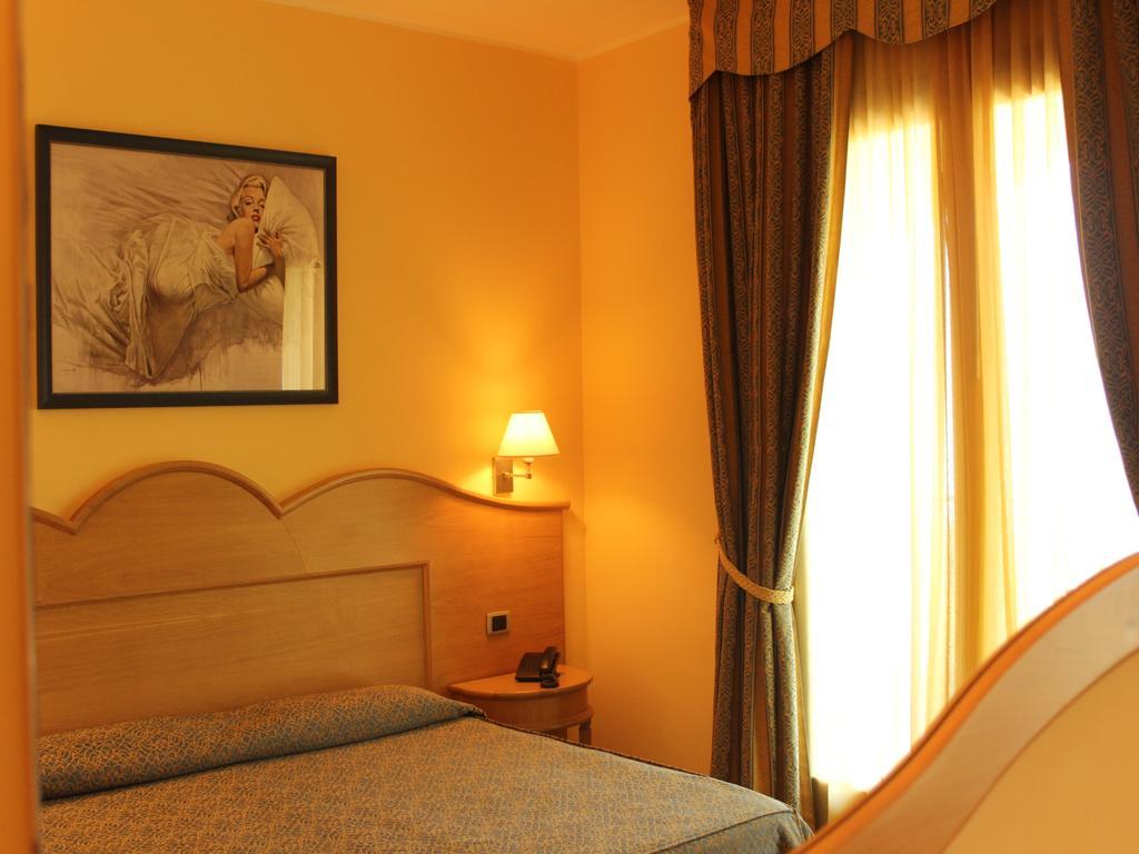 Blu Tropical Resort แซมโบรเน ห้อง รูปภาพ