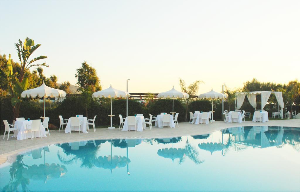 Blu Tropical Resort แซมโบรเน ภายนอก รูปภาพ