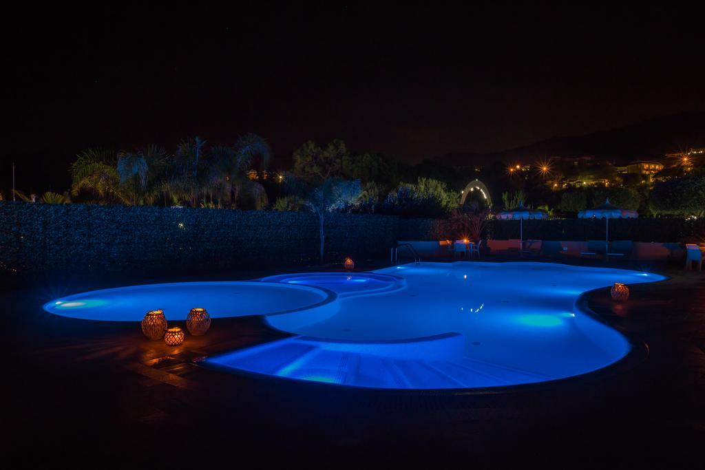 Blu Tropical Resort แซมโบรเน ภายนอก รูปภาพ
