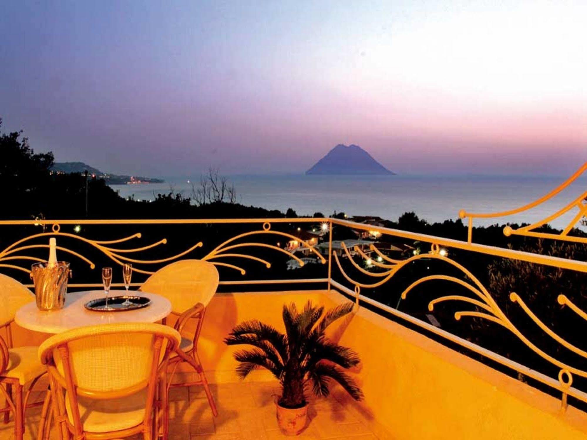 Blu Tropical Resort แซมโบรเน ภายนอก รูปภาพ