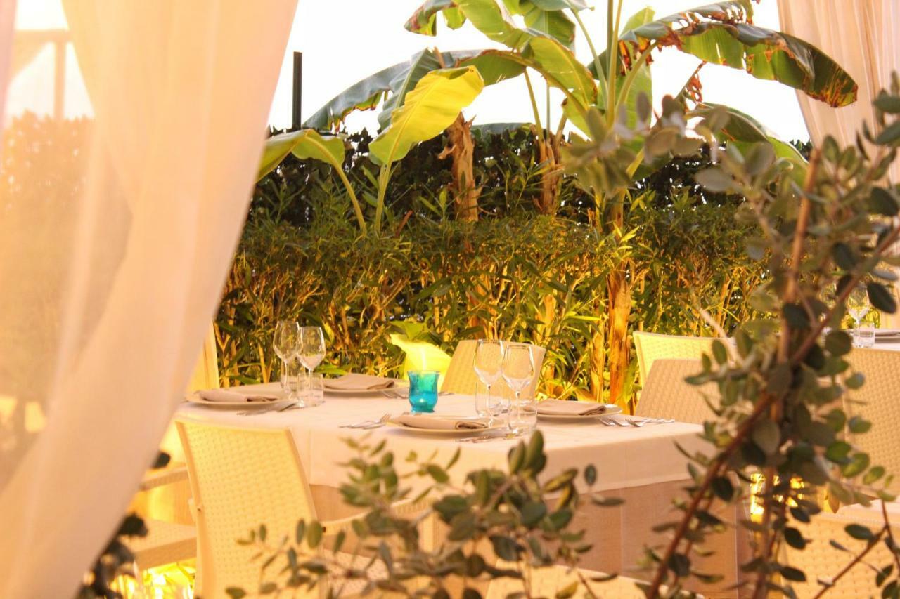 Blu Tropical Resort แซมโบรเน ภายนอก รูปภาพ